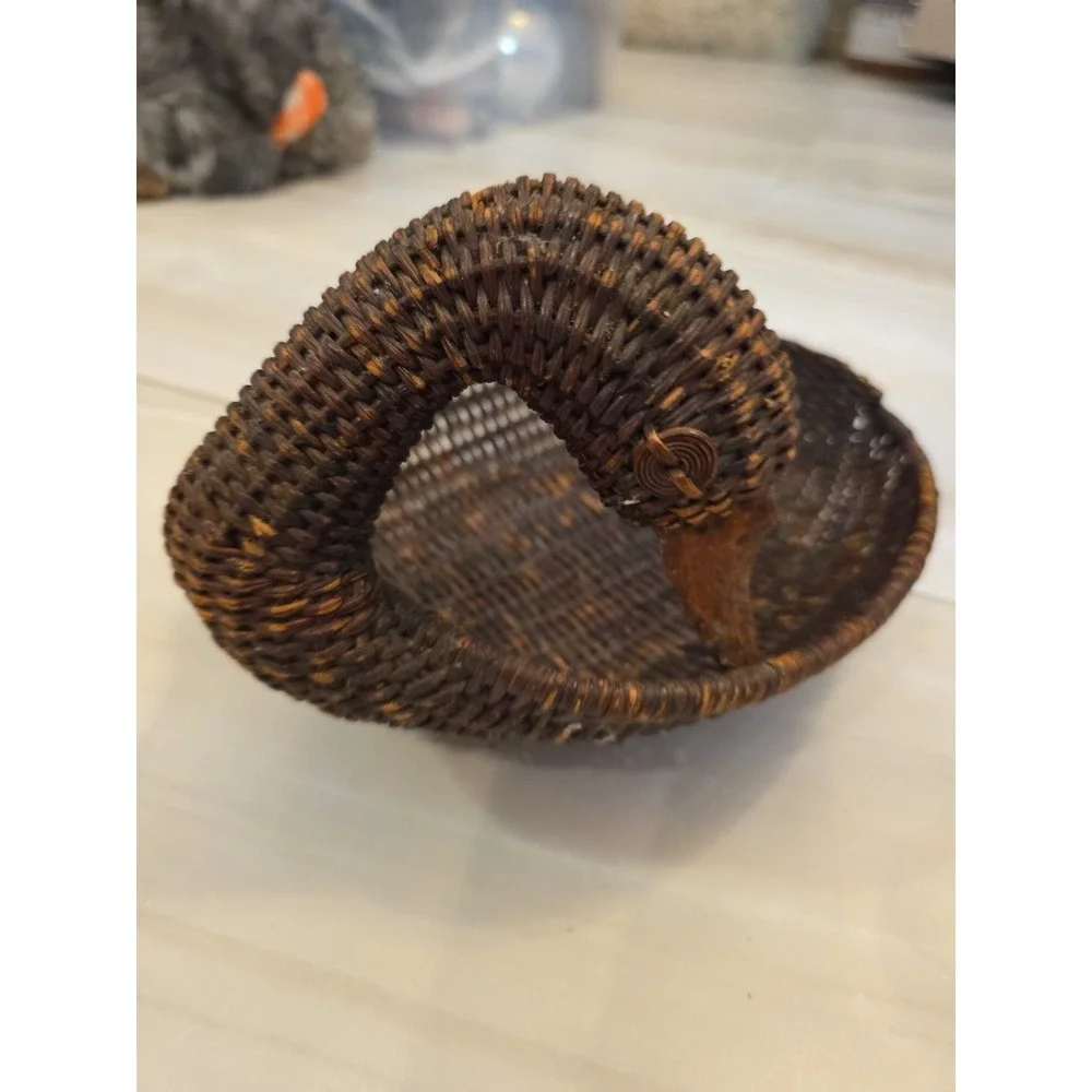 Vintage Antique Duck Shaped‎ Basket E2